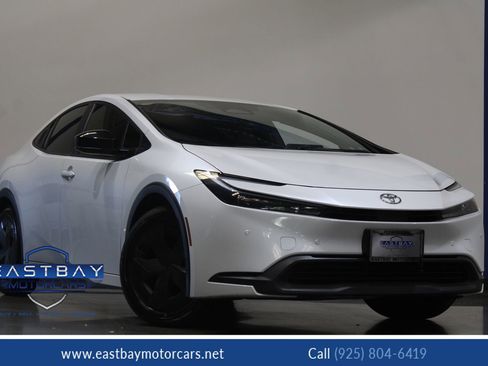 Used 2024 Toyota Prius LE FWD image 1