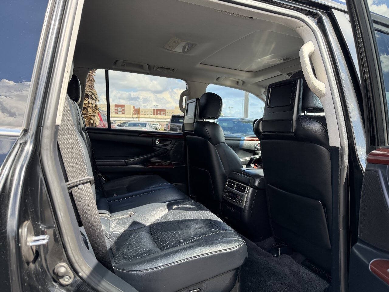 Used 2014 Lexus LX 570 4WD image 14