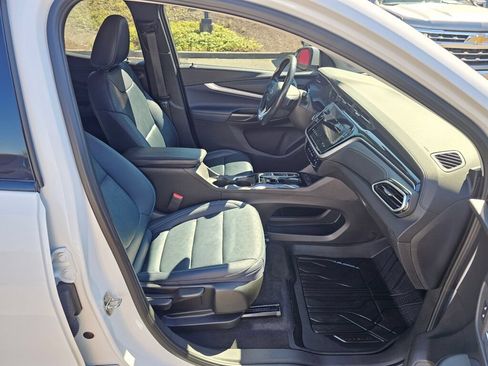 Used 2023 Chevrolet Bolt EUV LT w/ Convenience Package FWD image 27
