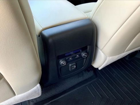 Used 2022 Buick Enclave Essence image 37