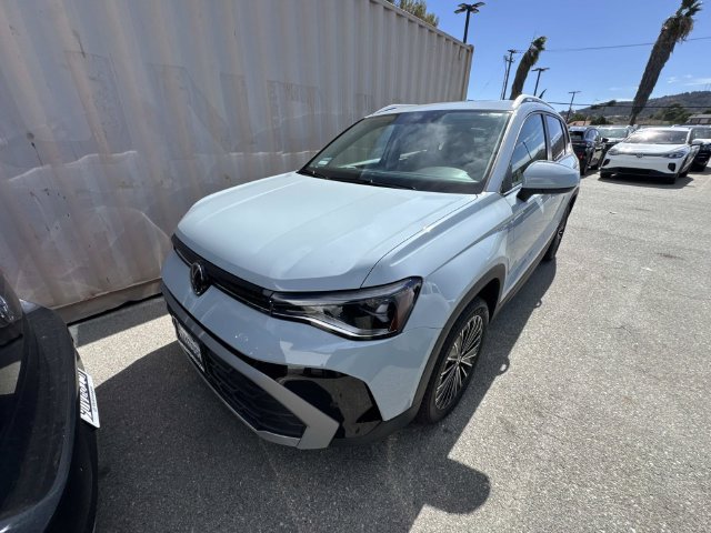 Certified 2026 Volkswagen Taos SE w/ Panoramic Sunroof Package FWD image 2