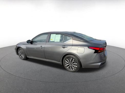 Used 2025 Nissan Altima 2.5 SV image 10