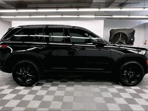 Used 2024 Jeep Grand Cherokee Altitude AWD/4WD image 15