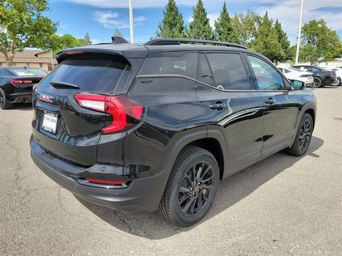 New 2024 GMC Terrain SLT w/ Infotainment Package II image 11