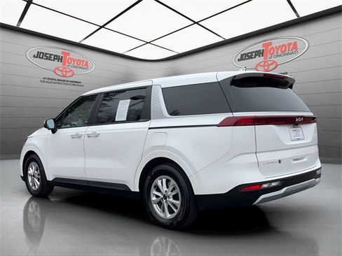 Used 2024 Kia Carnival LX image 11