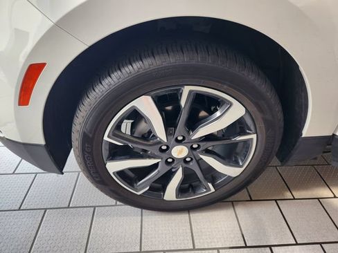 Used 2023 Chevrolet Equinox LT FWD image 9