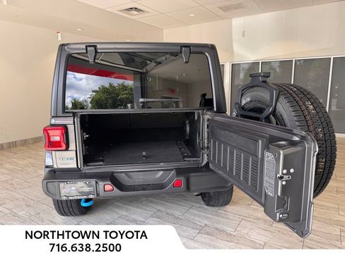 Used 2023 Jeep Wrangler Unlimited Sahara w/ Cold Weather Group AWD/4WD image 15