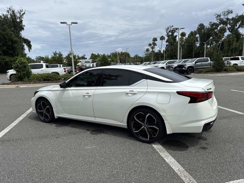 Used 2024 Nissan Altima 2.5 SR w/ SR Premium Package FWD image 5