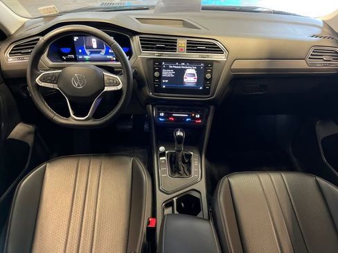 Certified 2022 Volkswagen Tiguan SE FWD image 18
