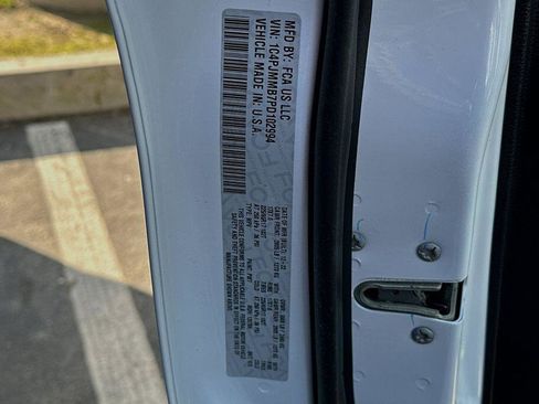 Used 2023 Jeep Cherokee Altitude Lux w/ Lux Elite Package image 23