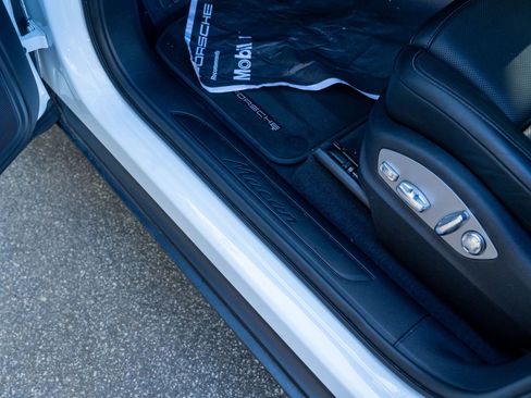 Certified 2025 Porsche Macan image 23
