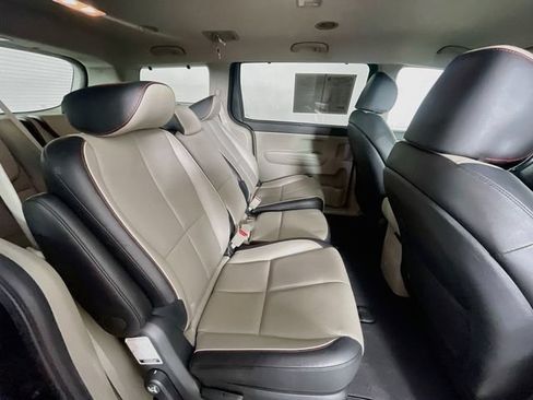 Used 2019 Kia Sedona EX FWD image 28