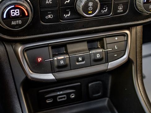 Used 2022 GMC Terrain AT4 w/ Infotainment Package II image 32