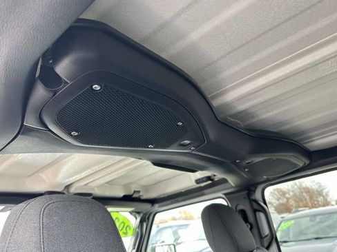 Used 2024 Jeep Wrangler Unlimited Sahara image 16