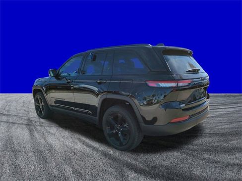 Used 2024 Jeep Grand Cherokee Altitude image 6