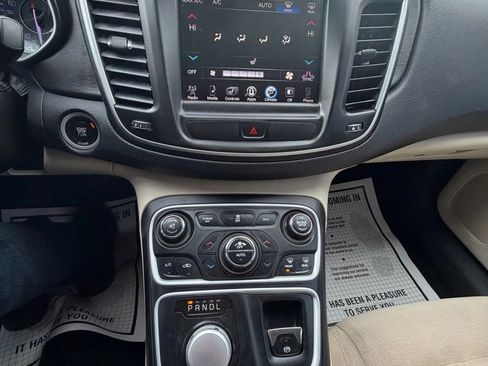 Used 2015 Chrysler 200 Limited w/ Convenience Group image 19