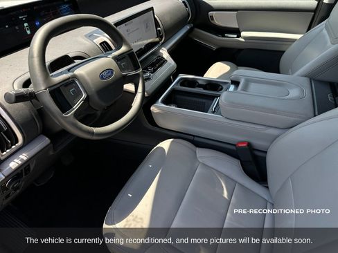 Used 2025 Ford Expedition Active AWD/4WD image 10