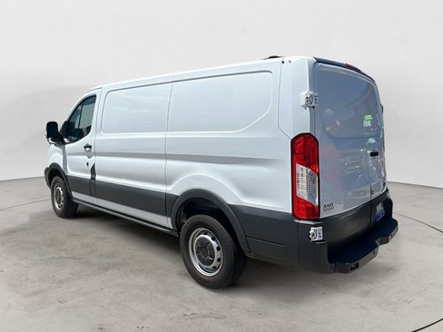 Used 2015 Ford Transit 250 130 Low Roof RWD image 4
