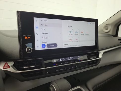Used 2025 Toyota Sienna XLE w/ XLE Plus Package FWD image 29