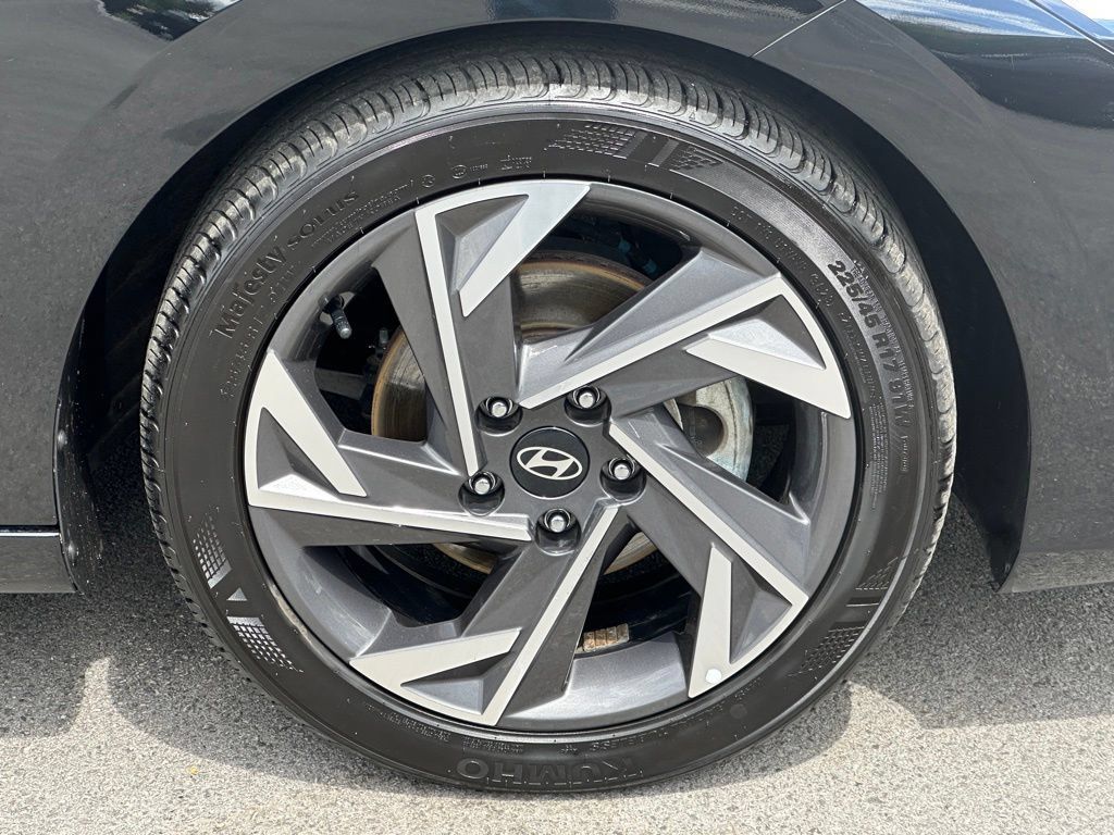 Certified 2024 Hyundai Elantra SEL w/ Convenience Package FWD image 9