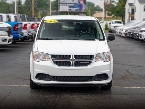 Used 2019 Dodge Grand Caravan SE FWD image 3