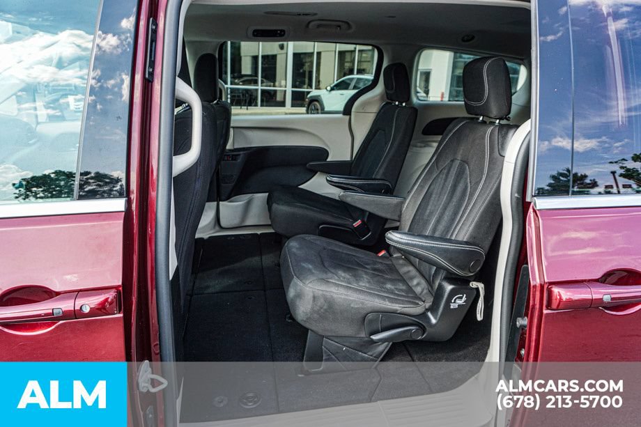 Used 2022 Chrysler Voyager LX FWD image 20
