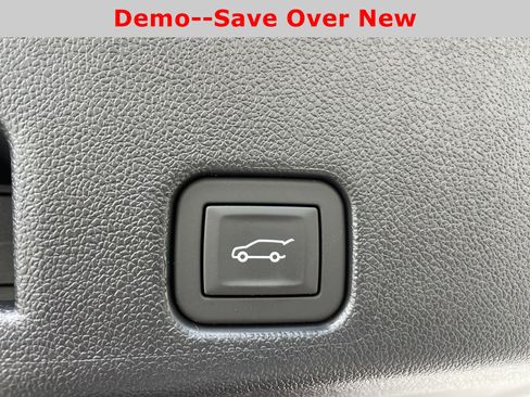 New 2025 GMC Acadia Elevation image 7