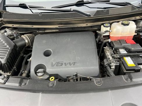 Used 2023 Chevrolet Traverse LT image 24