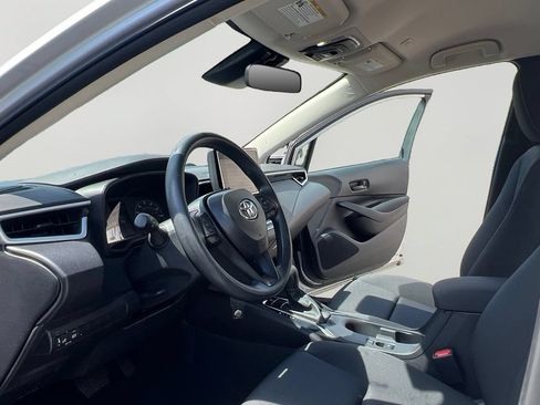Used 2025 Toyota Corolla LE FWD image 9