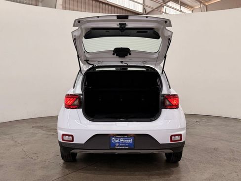 Used 2023 Hyundai Venue SE FWD image 12