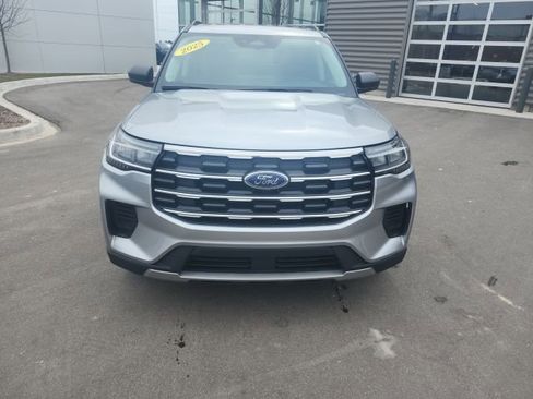 Used 2025 Ford Explorer Active image 2