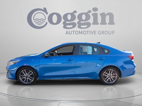 Used 2022 Kia Forte GT-Line w/ GT-Line Premium Package FWD image 2