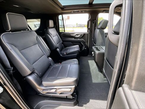 Used 2023 GMC Yukon XL SLT AWD/4WD image 19
