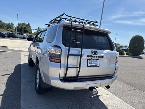 Used 2016 Toyota 4Runner SR5 AWD/4WD image 8