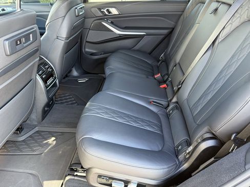 Used 2022 BMW X7 M50i image 39