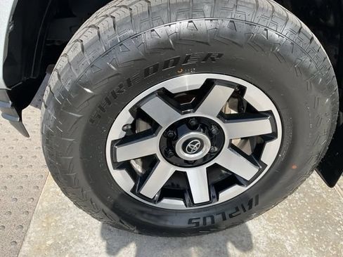 Used 2022 Toyota Tacoma SR AWD/4WD image 11
