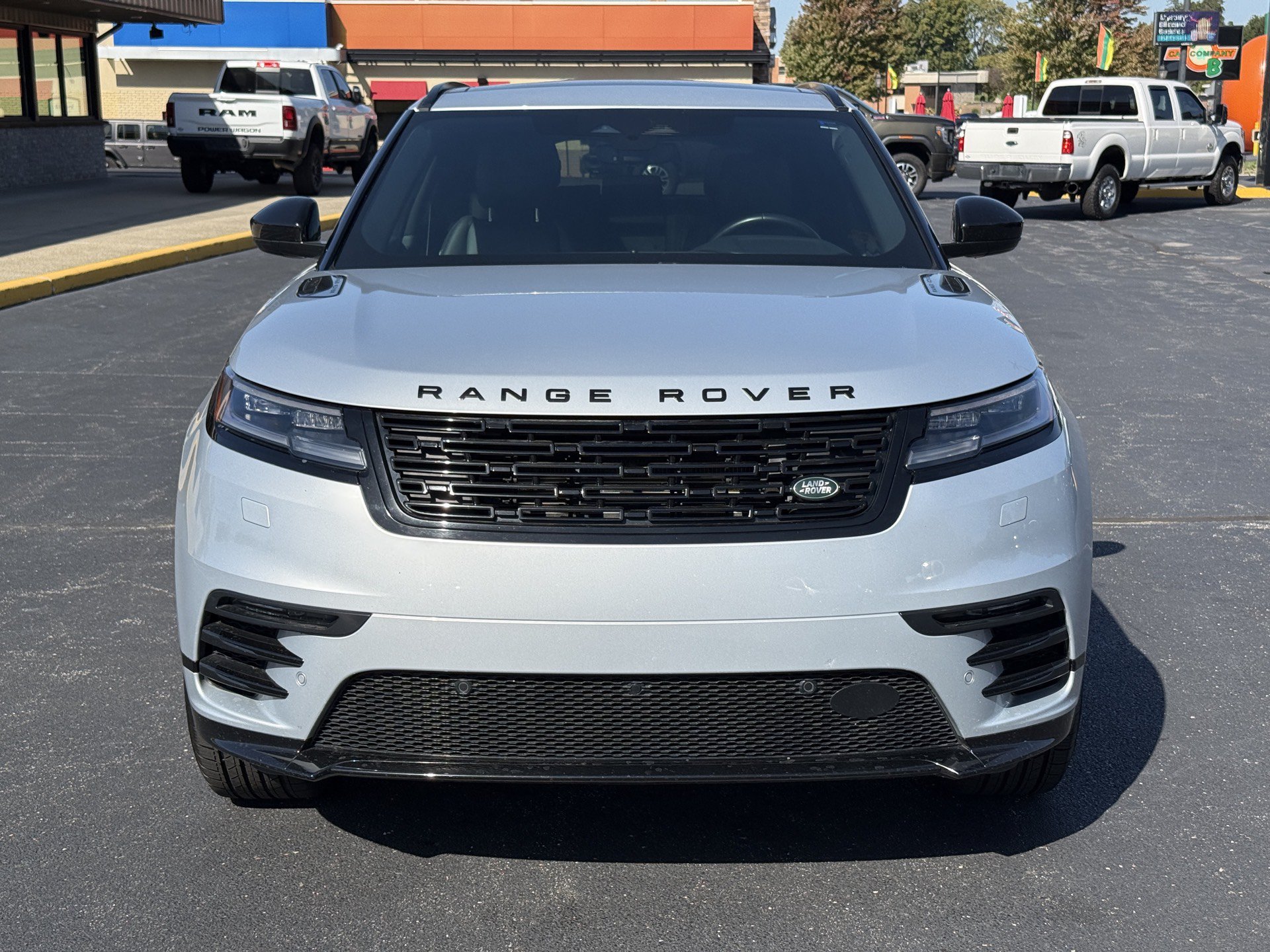 Used 2025 Land Rover Range Rover Velar Dynamic SE AWD/4WD image 3