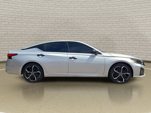 Used 2023 Nissan Altima 2.5 SR FWD image 4