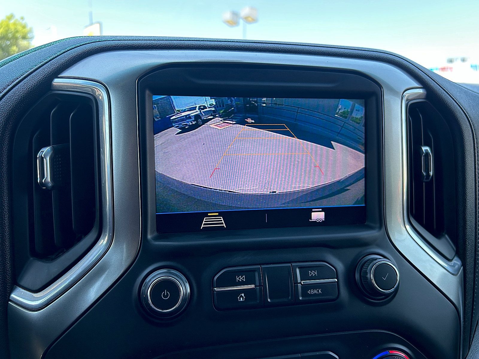 Used 2021 Chevrolet Silverado 1500 LT AWD/4WD image 18