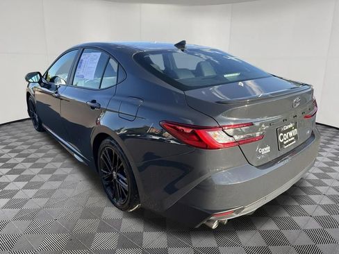 Used 2025 Toyota Camry SE FWD image 4