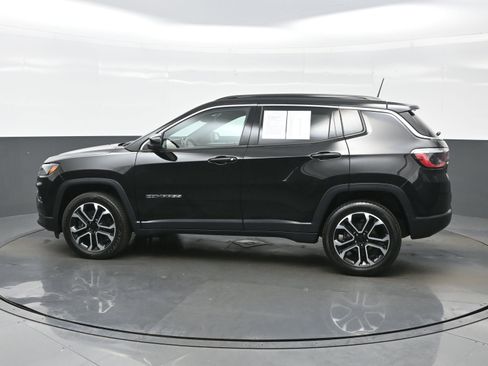 Used 2023 Jeep Compass Limited AWD/4WD image 3