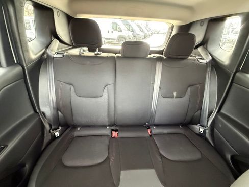 Used 2023 Jeep Renegade Trailhawk AWD/4WD image 16