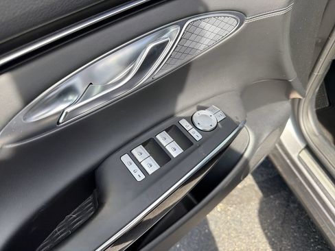 Used 2025 Genesis GV70 2.5T AWD/4WD image 14