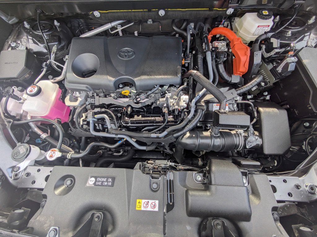Used 2025 Toyota RAV4 XLE AWD/4WD image 33