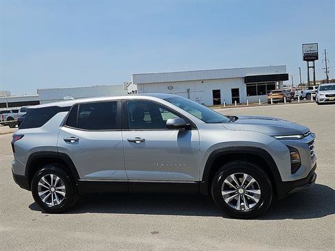 Used 2026 Chevrolet Equinox LT FWD image 5