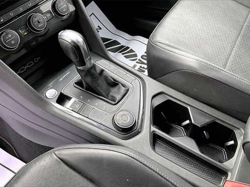 Used 2019 Volkswagen Tiguan SE image 16