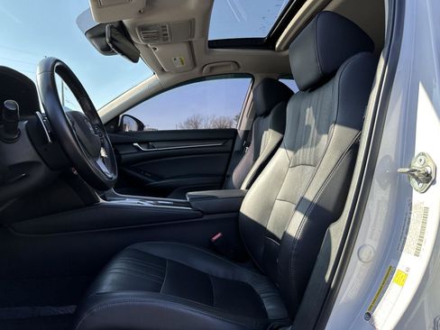 Used 2018 Honda Accord Touring image 11