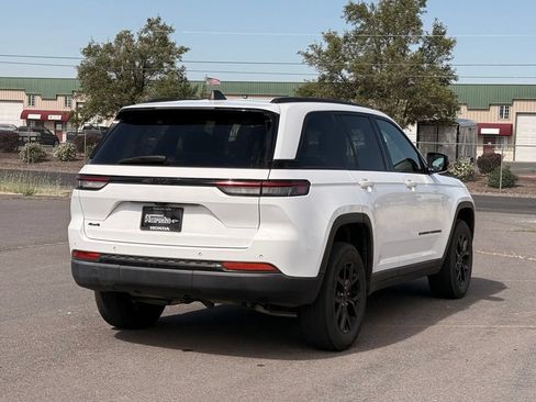 Used 2024 Jeep Grand Cherokee Altitude AWD/4WD image 5