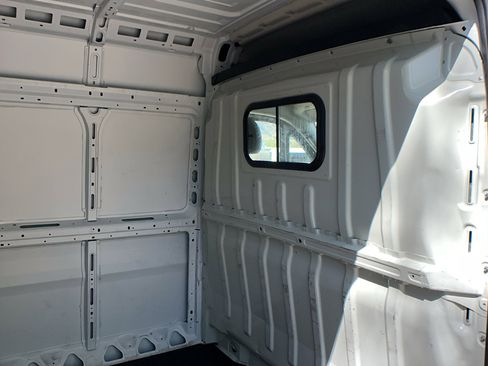 Used 2025 RAM ProMaster 2500 w/ Convenience Group image 27