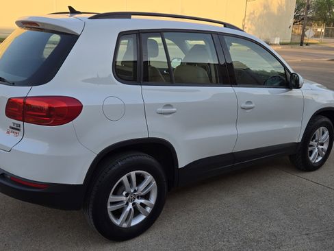 Used 2017 Volkswagen Tiguan S image 9